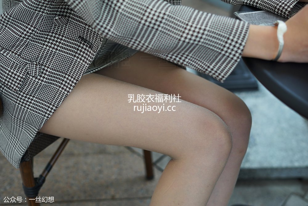 [高丝女子图鉴] 袜小喵×一丝幻想 NZ032 茜茜 [59P75MB]