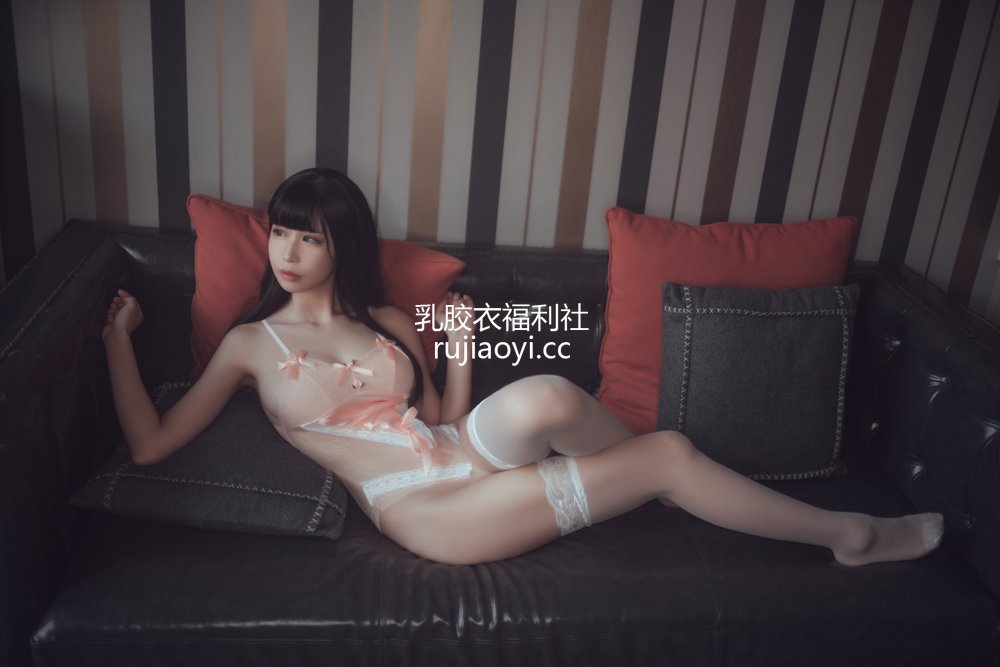[网红杂图] 爱老师_PhD – 私房样衣 [30P171MB]