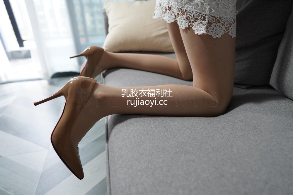 [KittyWawa袜小喵] – KT193《摊在沙发上》 [59P94MB]
