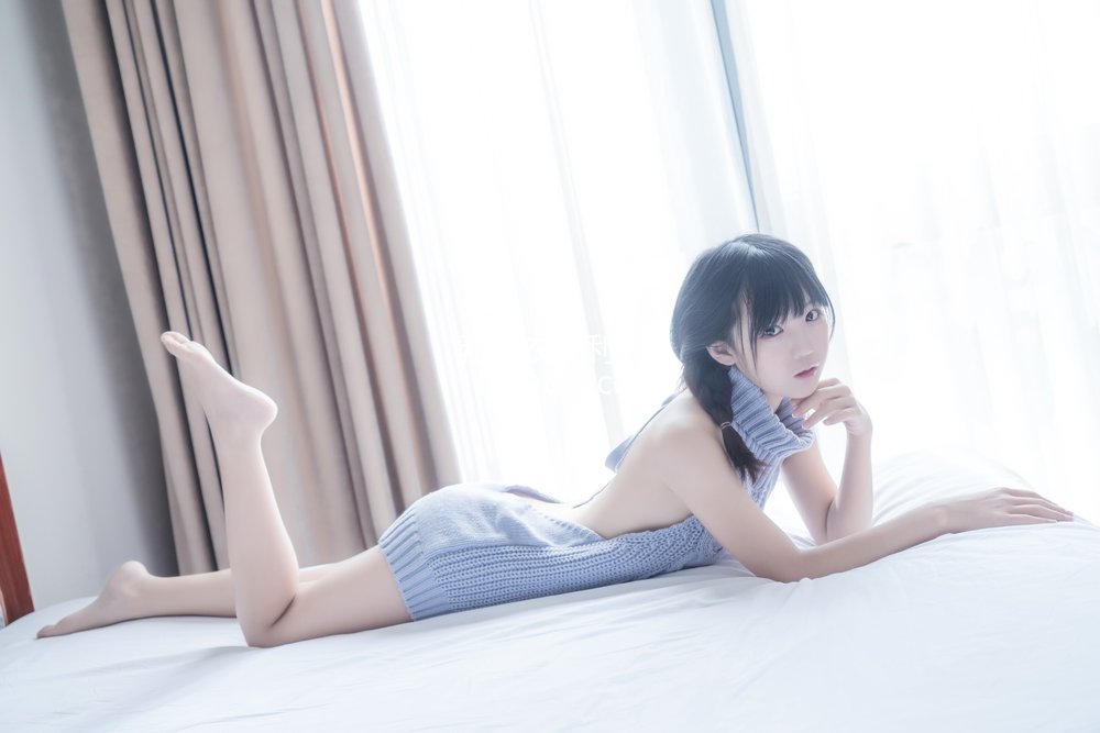 [网红杂图] 御子Yumiko – 漏背毛衣 [10P116MB]