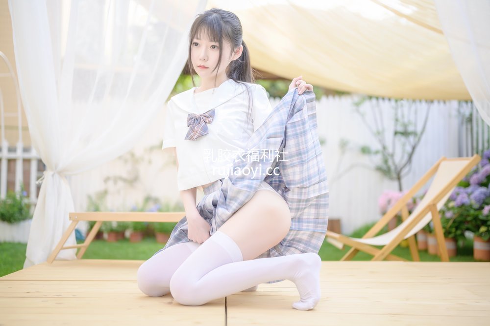 [网红杂图] 香草喵露露 – 阳光庭院制服 [50P714MB]