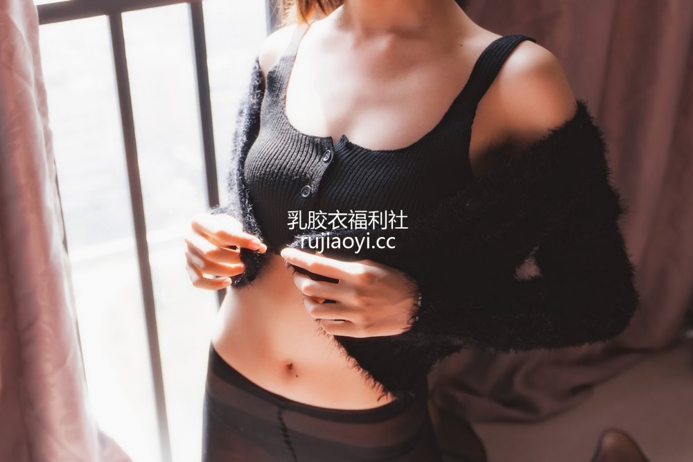 [网红杂图] 木绵绵OwO – 黑丝私房A [41P727MB]