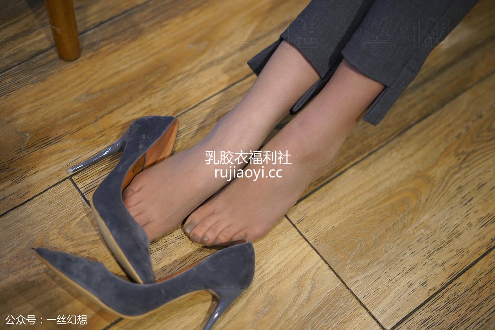 [高丝女子图鉴] 袜小喵×一丝幻想 NZ036 茜茜 [59P65MB]