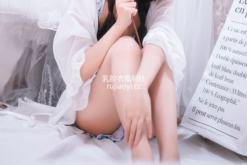 [网红杂图] 三度_69 – 房间里的夏天 [42P341MB]