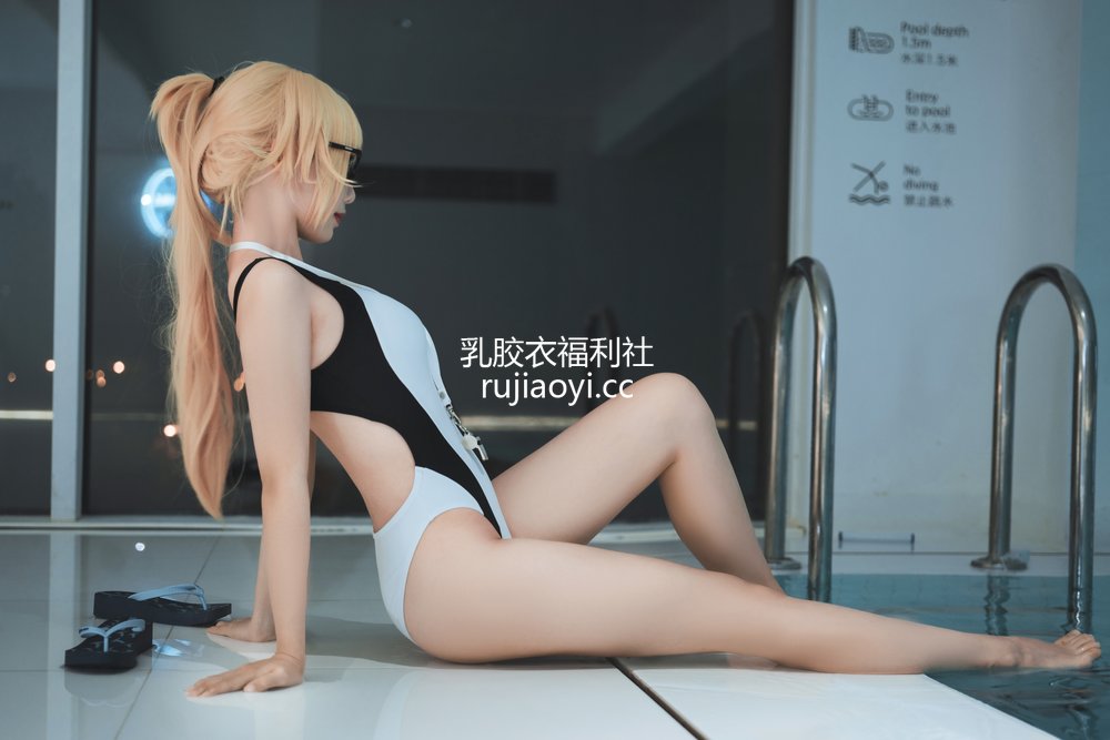 [网红杂图] 面饼仙儿 – 贞德泳衣 [15P171MB]