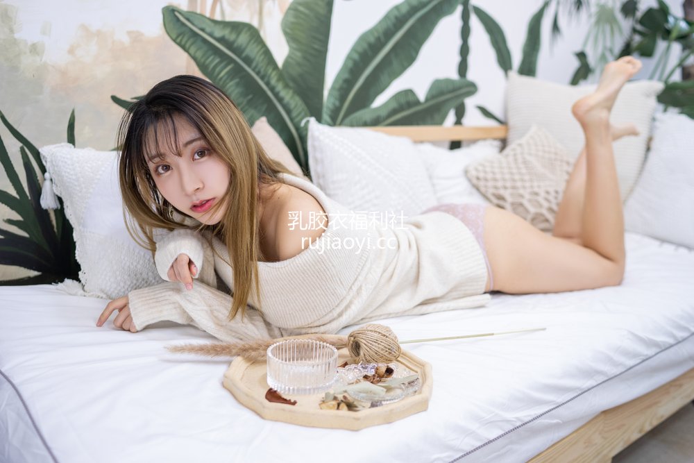 [网红杂图] 黑川 – 年上彼女 白色毛衣 [12P125MB]