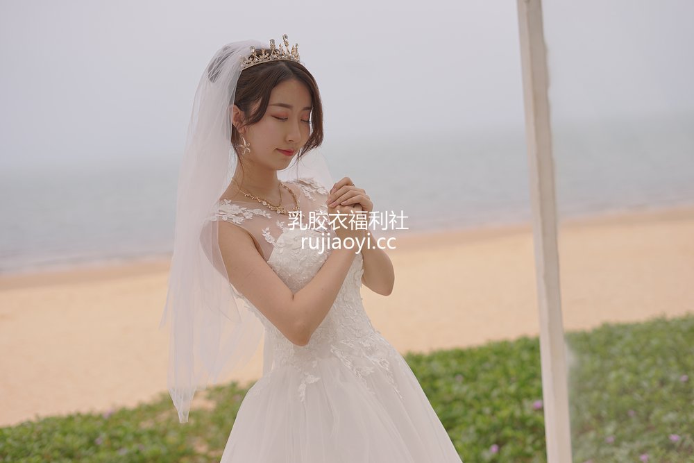 [网红杂图] 黑川 – 海岛之旅 婚纱 [17P136MB]