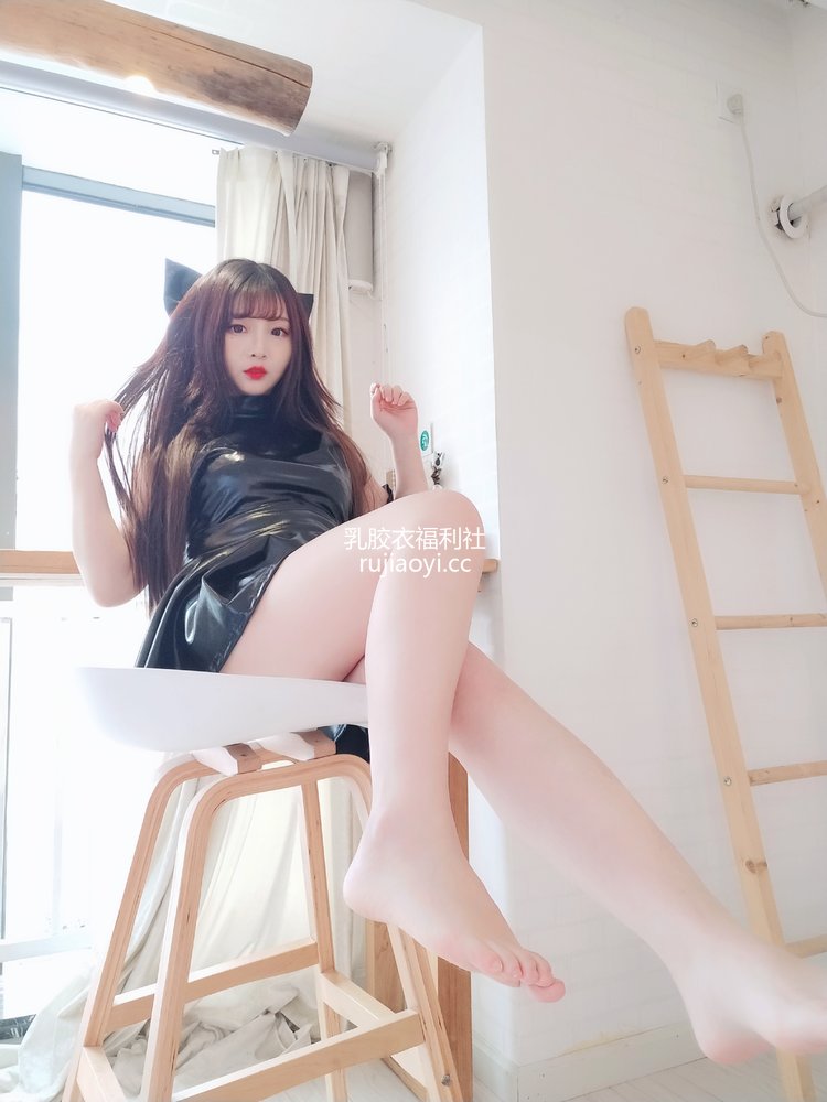 [网红杂图] 古川kagura – 黑亮连衣裙 [35P4V213MB]