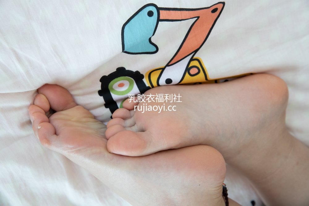 [物恋传媒] No.423 婷婷-风里的小雏菊 [141P1V3.85GB]