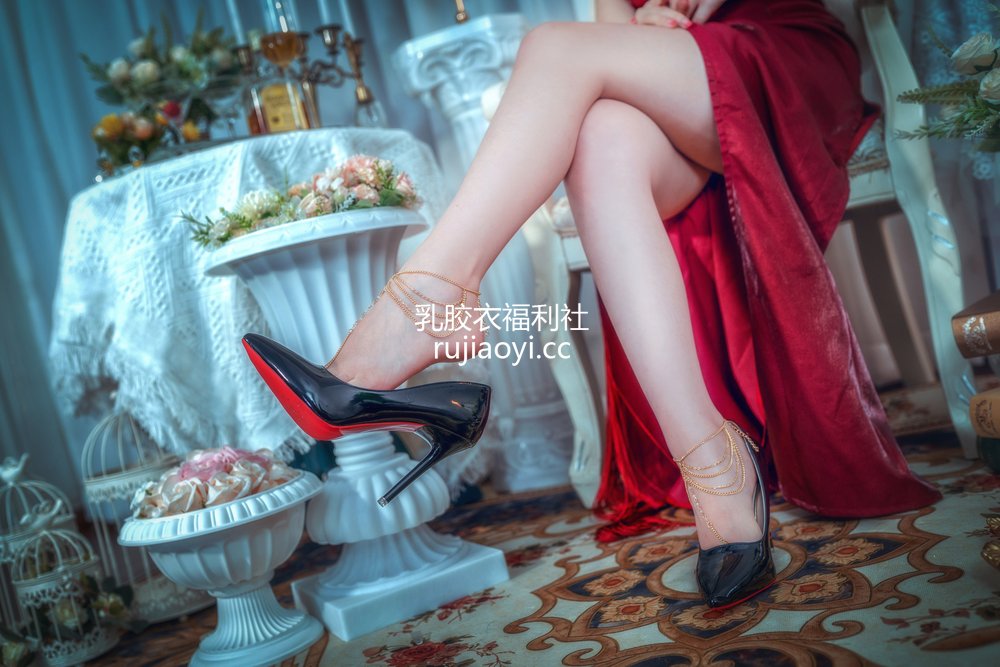 [网红杂图] 羊大真人 – 少女前线 OTs-14 晚宴的统治者 [16P204MB]