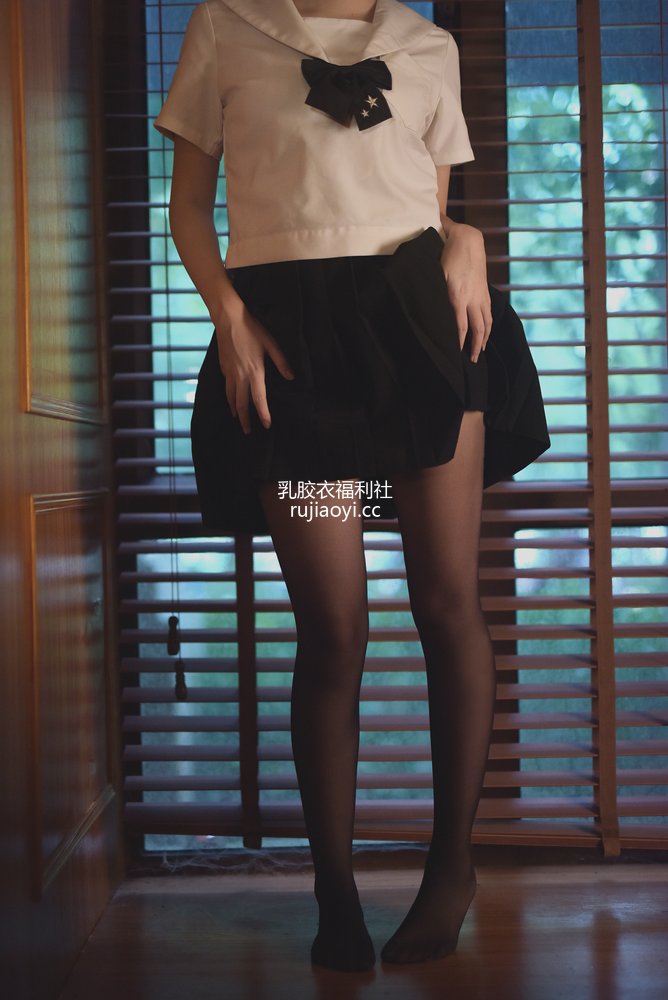 [网红杂图] 二佐Nisa – 黑丝JK私房 [9P54MB]