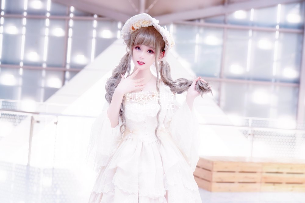 [网红杂图] yui金鱼 – Lolita [15P30MB]