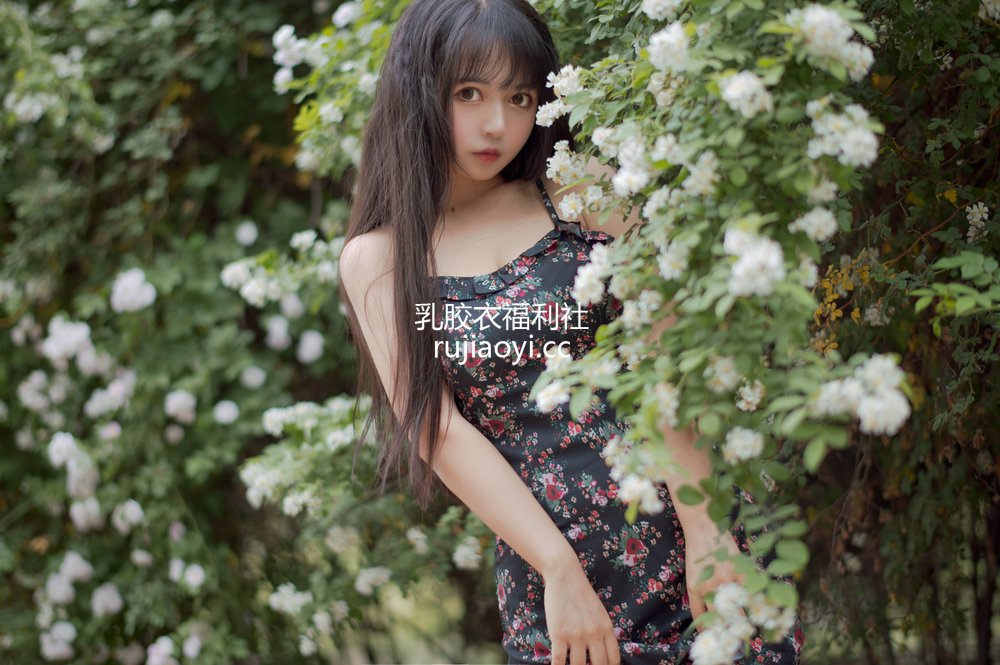 [网红杂图] 黑猫猫OvO – 蔷薇1 [22P257MB]