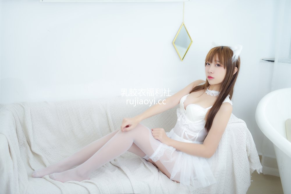 [网红杂图] 二佐Nisa – 宠物少女 私房白婚纱 [28P178MB]