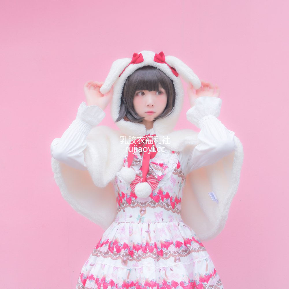 [网红杂图] 闪月半 – Lolita草莓 [4P4MB]