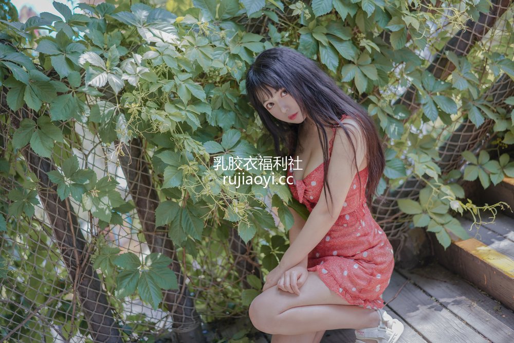 [网红杂图] 黑猫猫OvO – 草莓 [32P559MB]