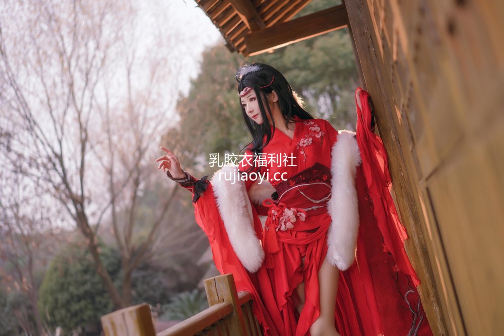 [网红杂图] 弥音音ww – 红袍 [15P29MB]