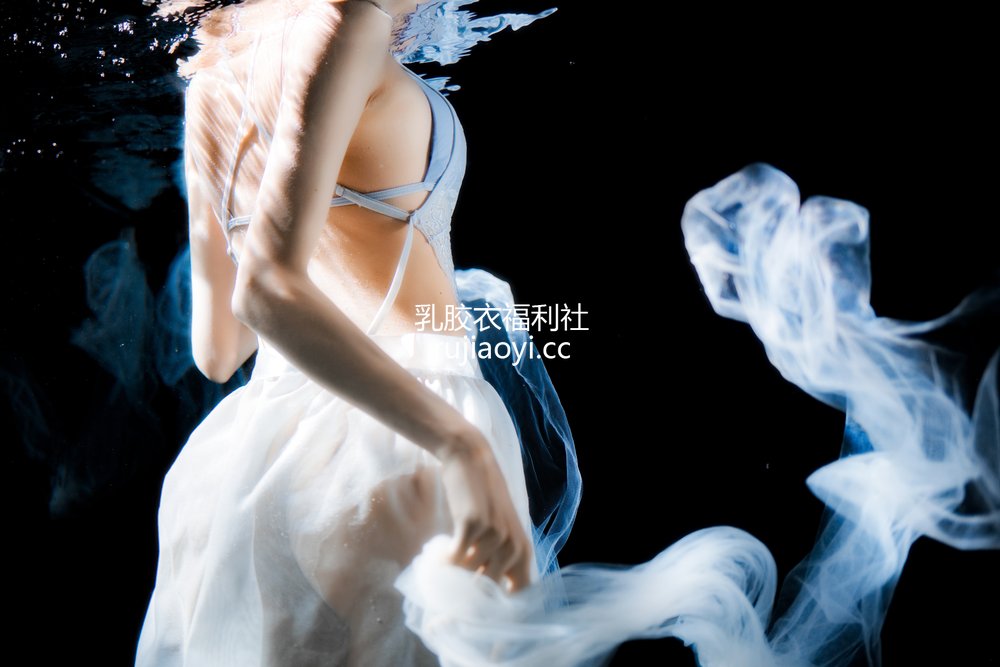 [网红杂图] 木绵绵OwO – 清澈水下 [59P0.98GB]