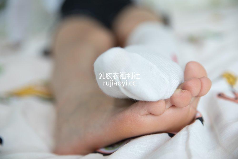 [物恋传媒] No.486 言言-梦时雨花开 [160P1V4.12GB]