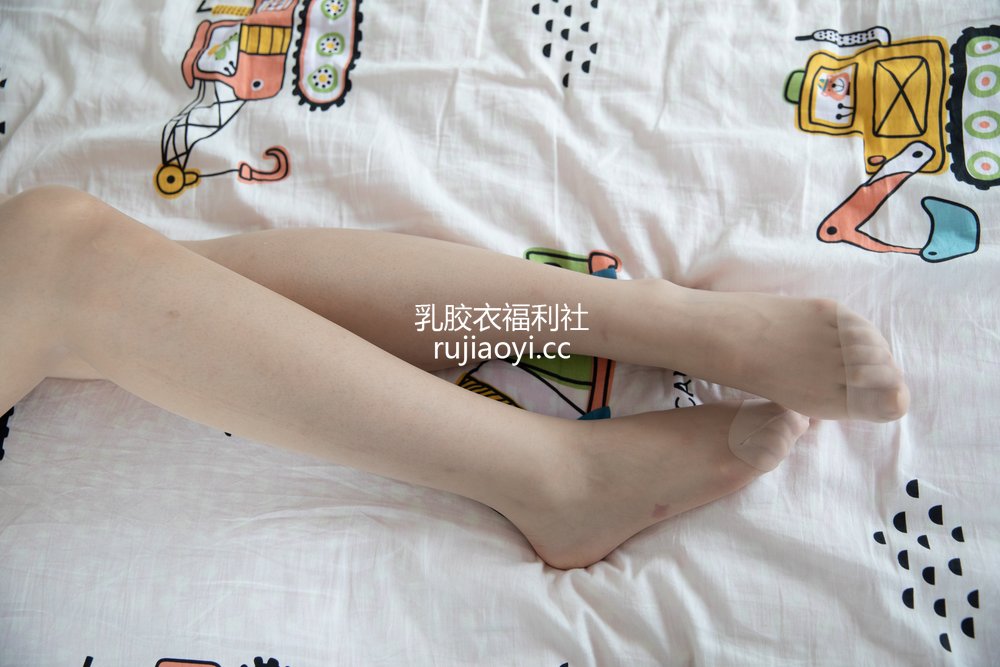 [物恋传媒] No.483 小茶-晨曦舞 [159P1V4.33GB]