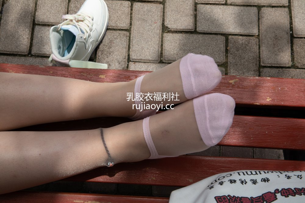 [物恋传媒] No.475 婷婷-茶心 [131P1V3.83GB]