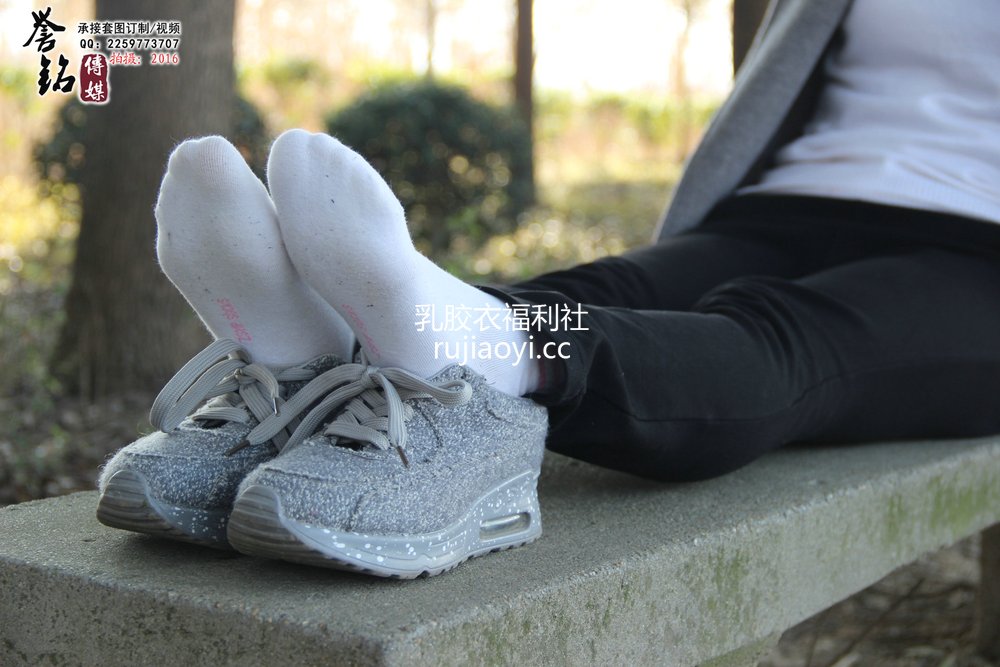 [誉铭传媒] 袜足摄影 《五十一》 [81P29M]