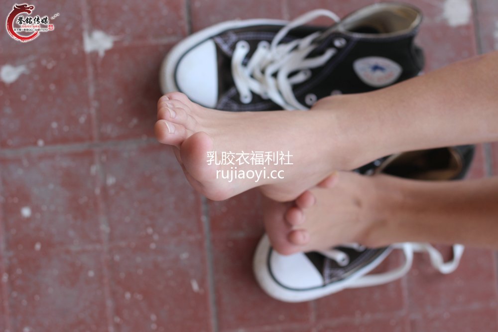 [誉铭传媒] 袜足摄影 《八十七》 [129P198MB]