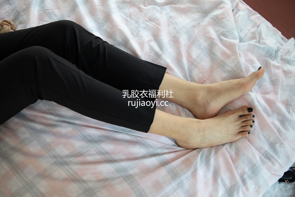 [物恋传媒] No.503 elise夏日花海 [164P1V3.94GB]