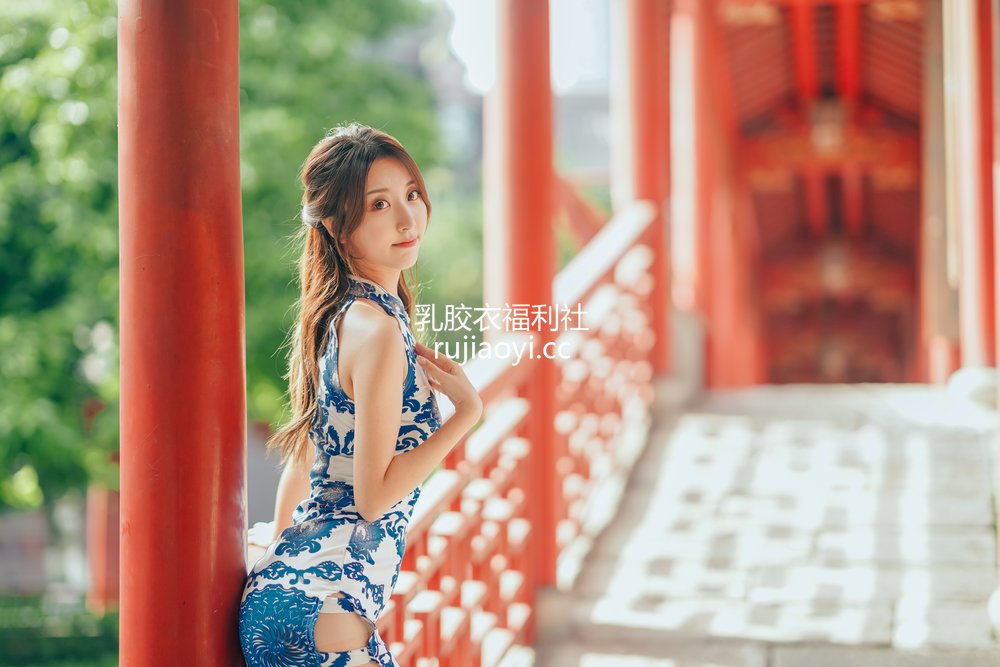 [网红杂图] 黑川 – 青花旗袍 [33P318MB]