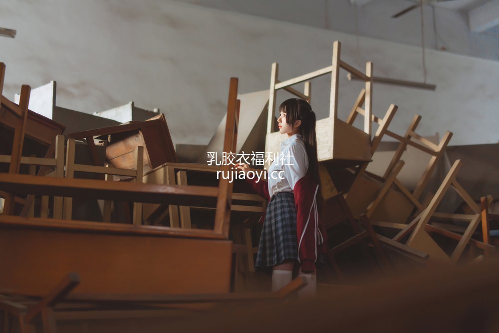[网红杂图] 桜桃喵 – 废弃教室 [38P717MB]