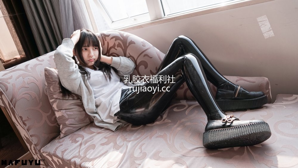 [网红杂图] 神楽坂真冬 – 黑色皮裤系列 [169P1V2.99G]