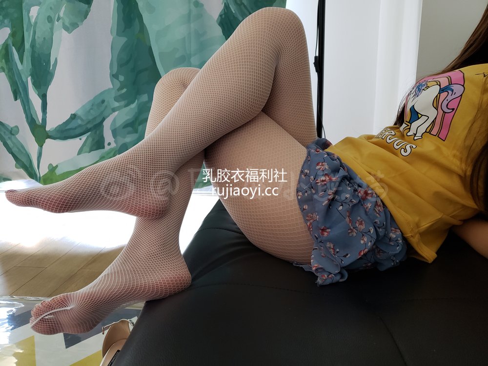 [网红杂图] 后海小熊猫 第22期《小熊猫的豆蔻年华》 [85P455MB]