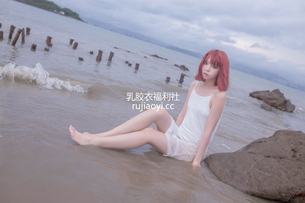 [网红杂图] 疯猫ss – 海浪白连衣裙 [9P133M]