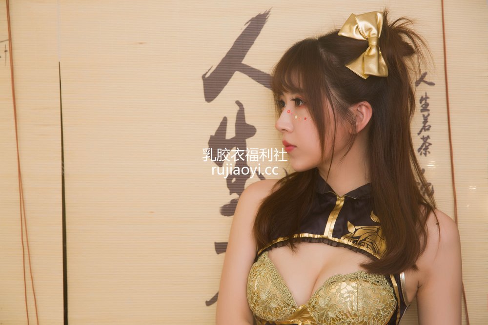 [网红杂图] 小女巫露娜 – 金丝旗袍 [28P14MB]
