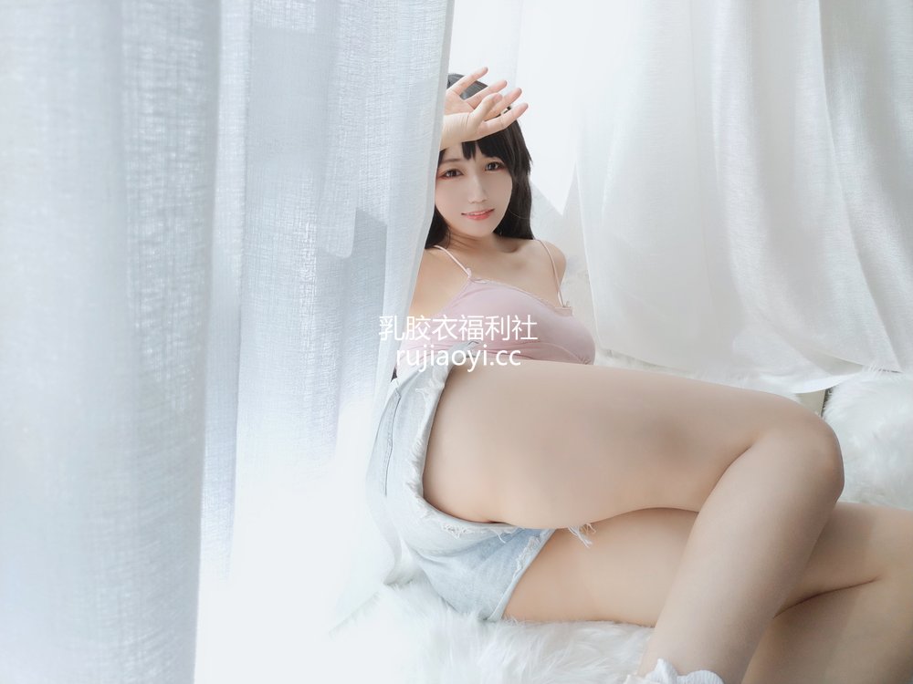 [网红杂图] 小仓千代w – 粉色吊带 [30P54MB]