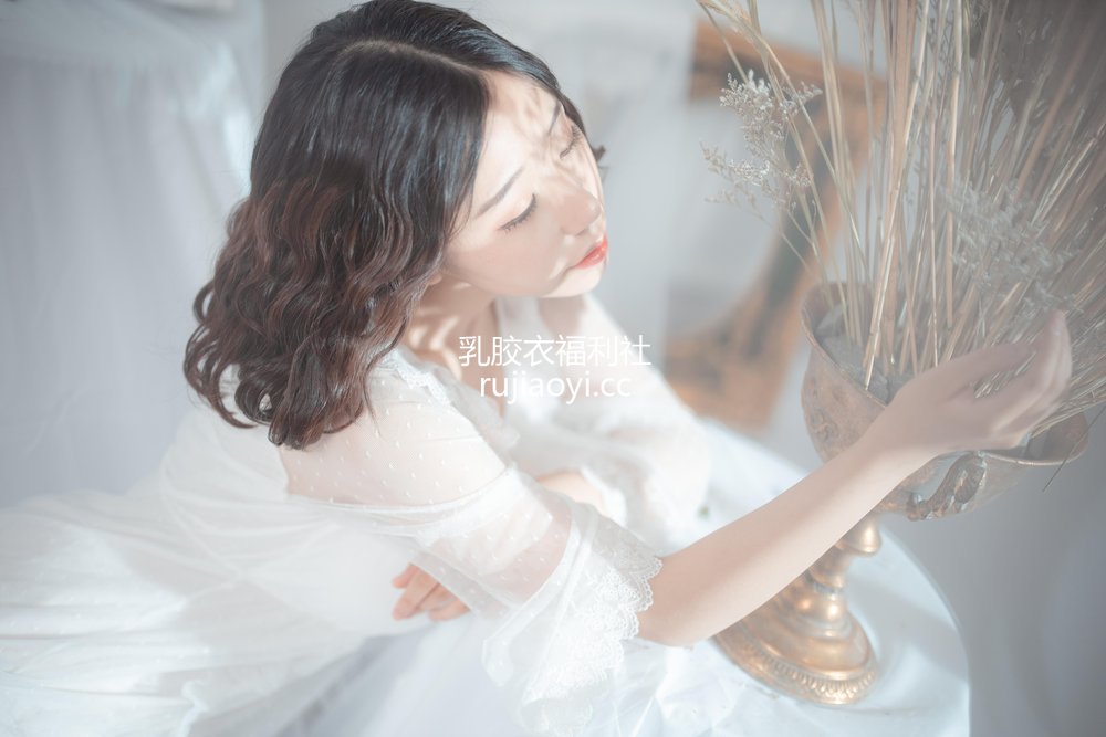 [网红杂图] 穆零Mu0 – 睡衣 [23P30MB]