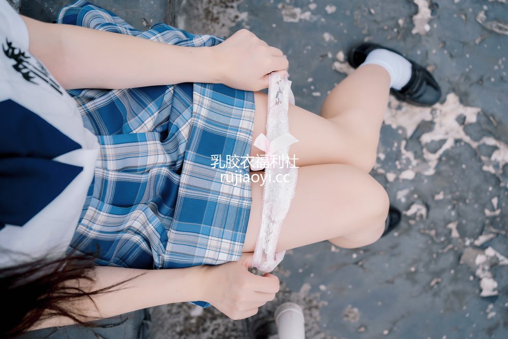 [网红杂图] usejan – 等风来 [42P84MB]