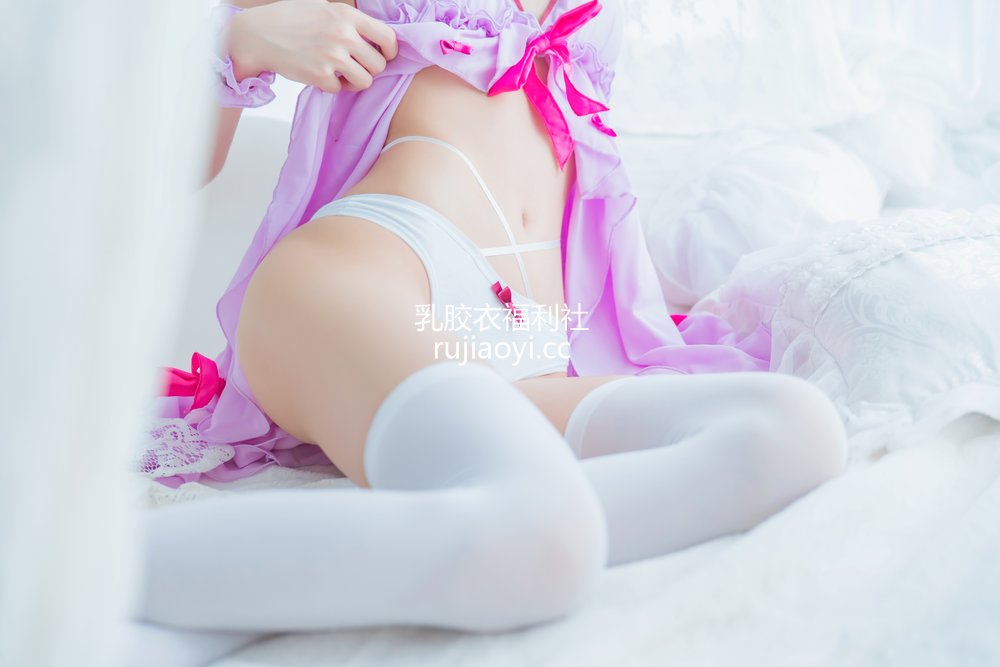 [网红杂图] 桜桃喵 – (加藤惠)小睡裙 [38P516MB]