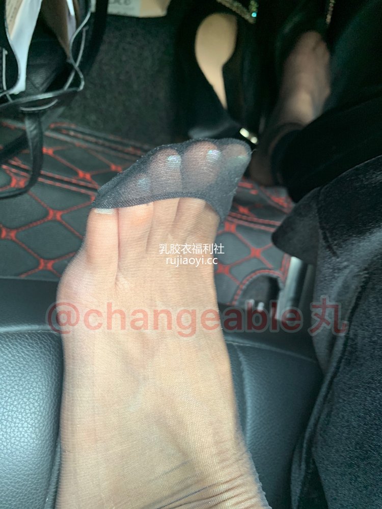 [网红杂图] Changeable丸 – 黑短丝2 [45P99MB]