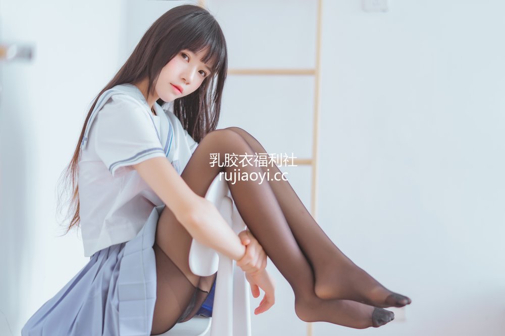 [网红杂图] 桜桃喵 – 校服黑丝 [49P793MB]
