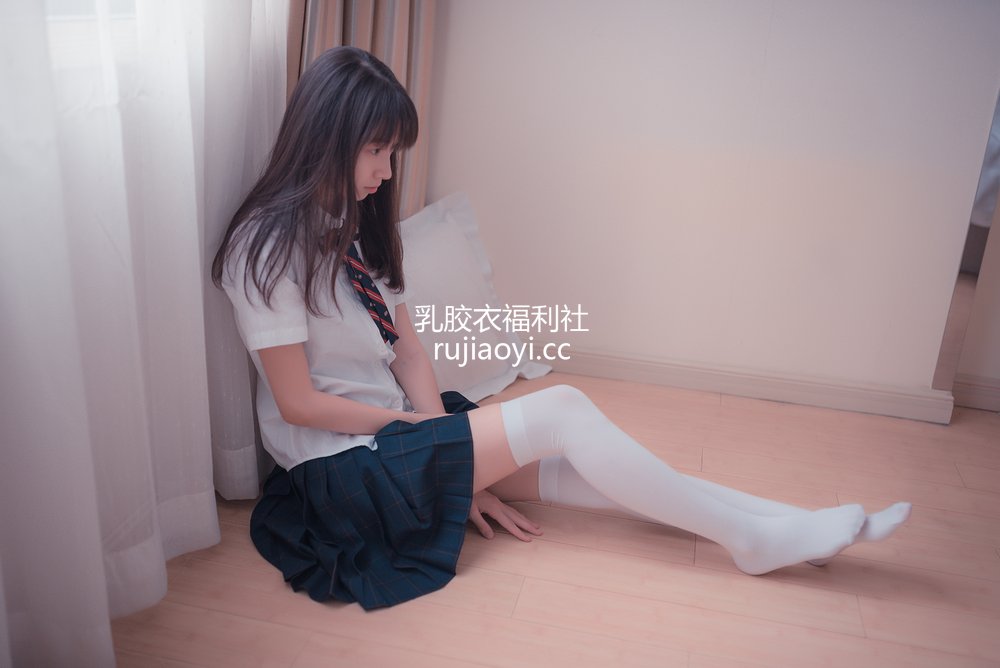 [网红杂图] 祖木子 – 制服白丝小姐姐 [49P48M]