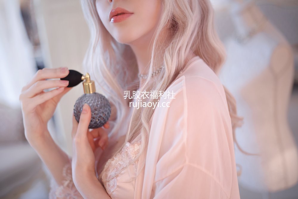 [网红杂图] SayaTheFox – 粉色套裝 [15P119MB]