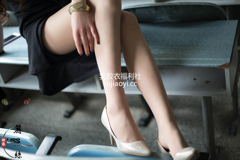[GIRLISS丽丝映像] – 播音系张敏 校园风情 [43P268MB]