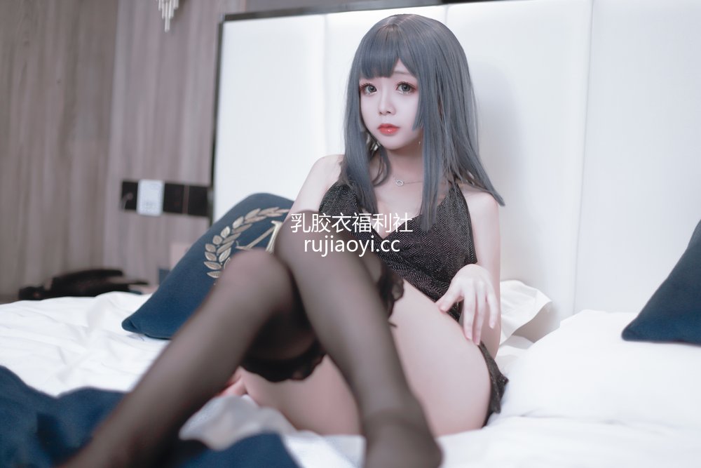 [网红杂图] 日奈娇 – 黑色礼服 [40P398MB]