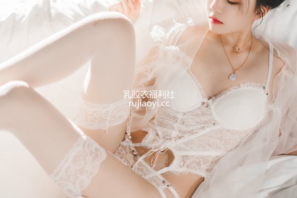 [网红杂图] 桜桃喵 – 白纱糖02 [34P572MB]