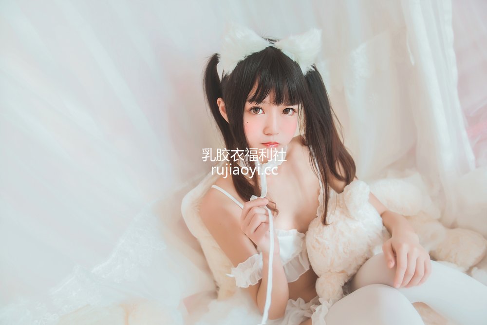 [网红杂图] 桜桃喵 – 白猫 [32P234MB]