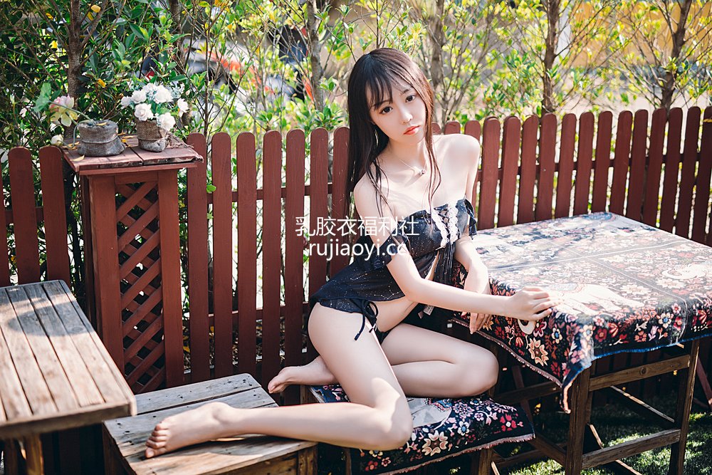 [网红杂图] 采妮么么 – 泳装 [49P636MB]