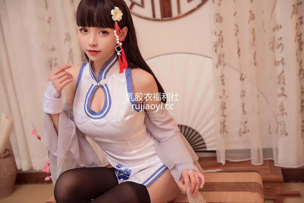 [网红杂图] 大大卷卷小卷 – 黑丝旗袍 [8P125MB]