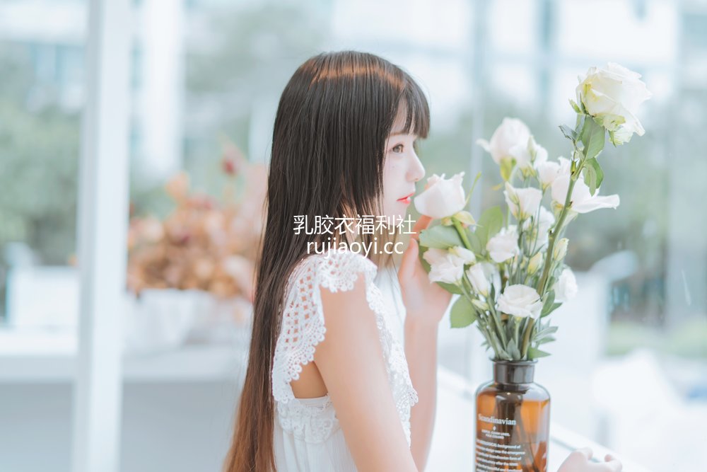 [网红杂图] 桜桃喵 – 清新之白花花 [11P128MB]