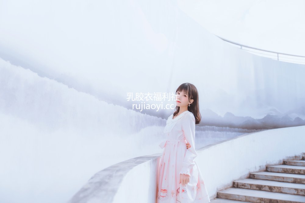 [网红杂图] 桜桃喵 – 清新之三月 [16P270MB]